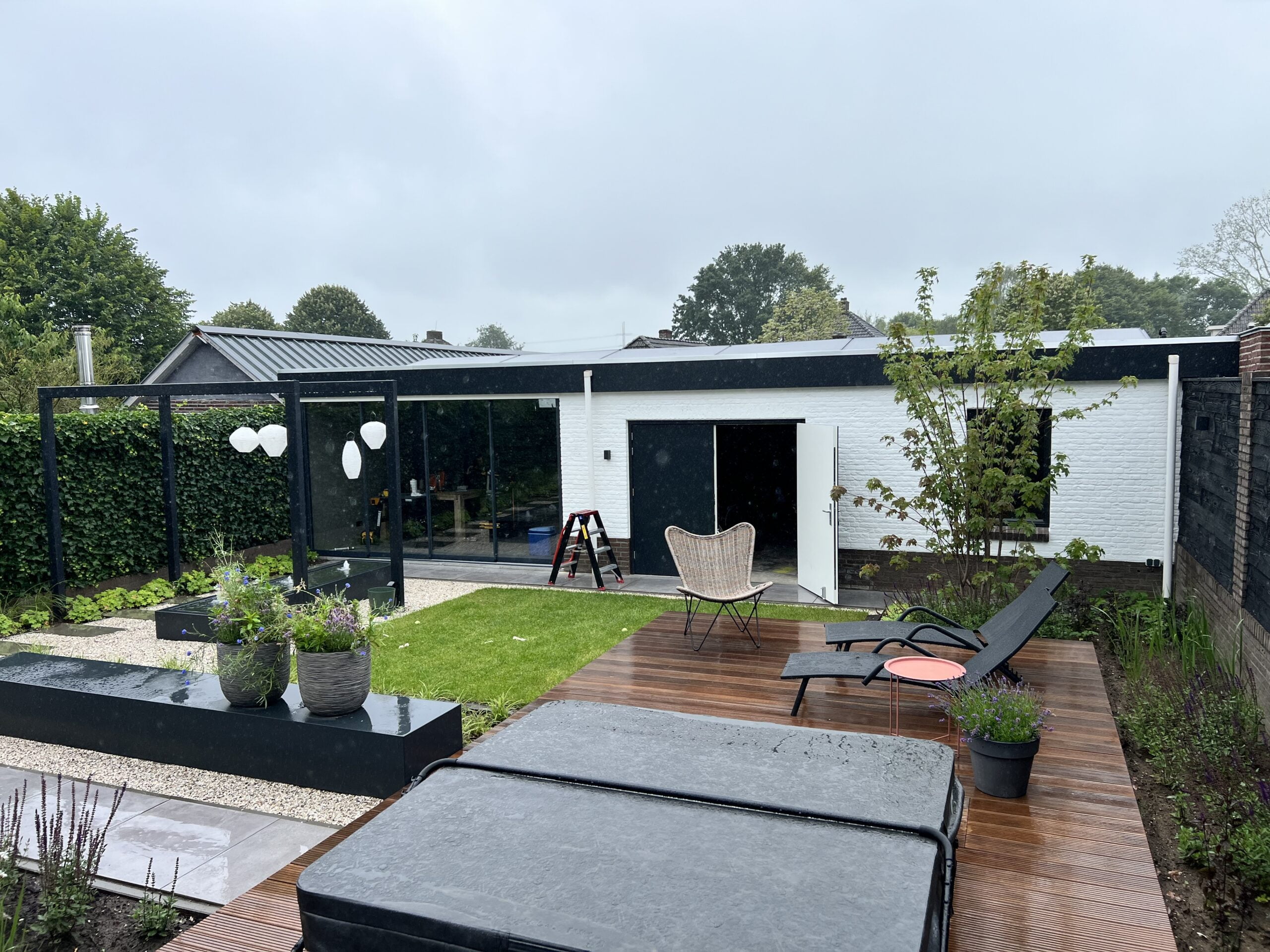 Geïsoleerde glazen schuifwand voor tuinkamer in Silvolde 10 Luxe tuin met tuinkamer