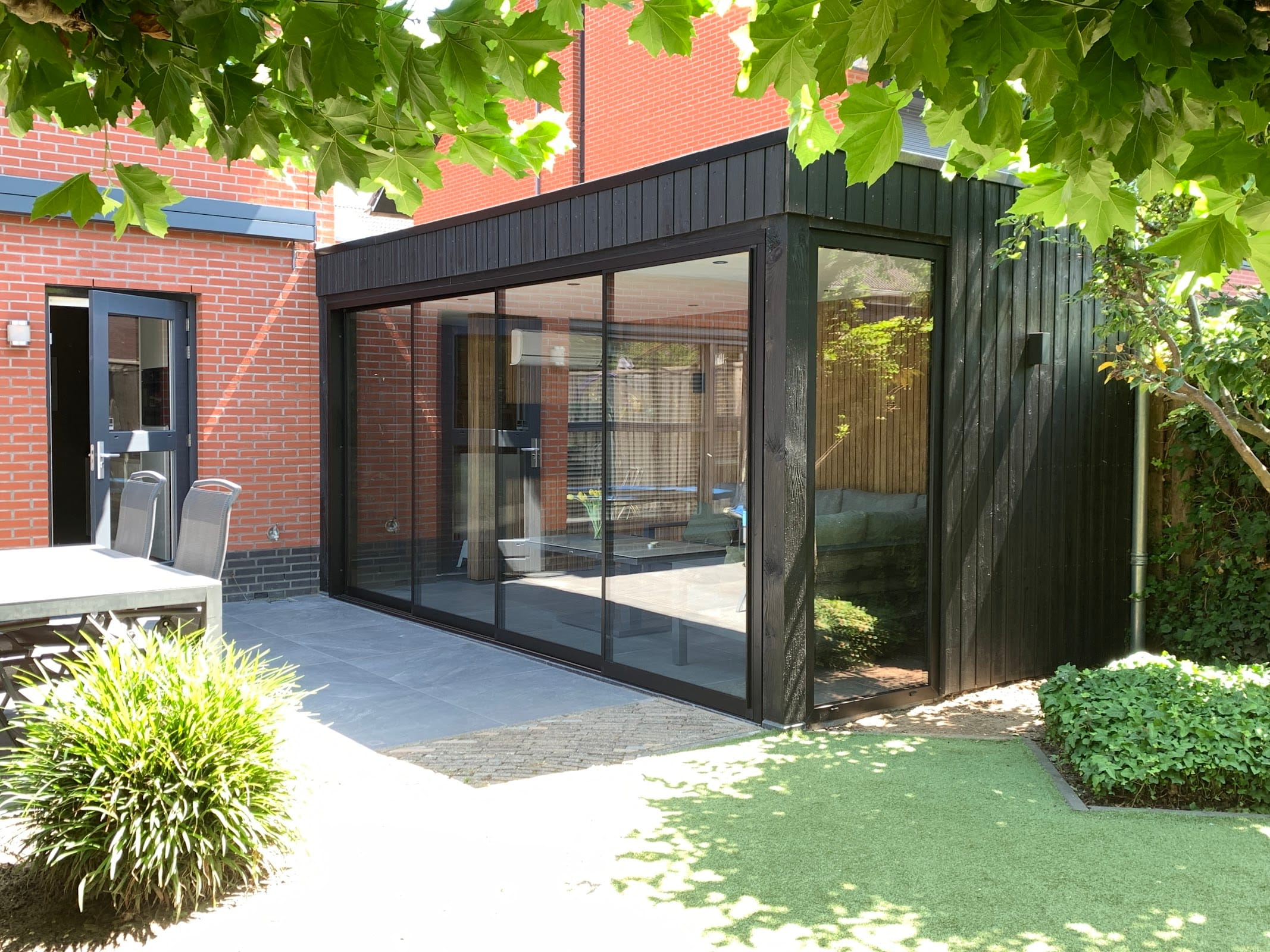 Glazen schuifwanden met isolatieglas door deurenleverancier in Didam