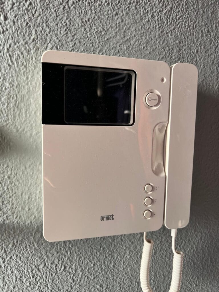 Oude intercom vervangen door Comelit